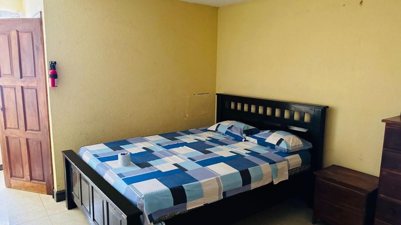 Hotel Central Park Сан Педро Екстериор снимка